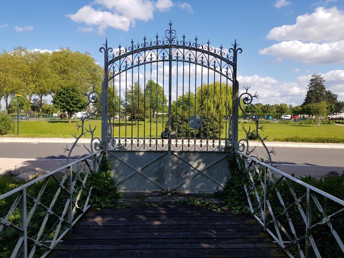 Le Cloitre Saint-Liphard Bed & Breakfast Мьон-сюр-Лоар Екстериор снимка