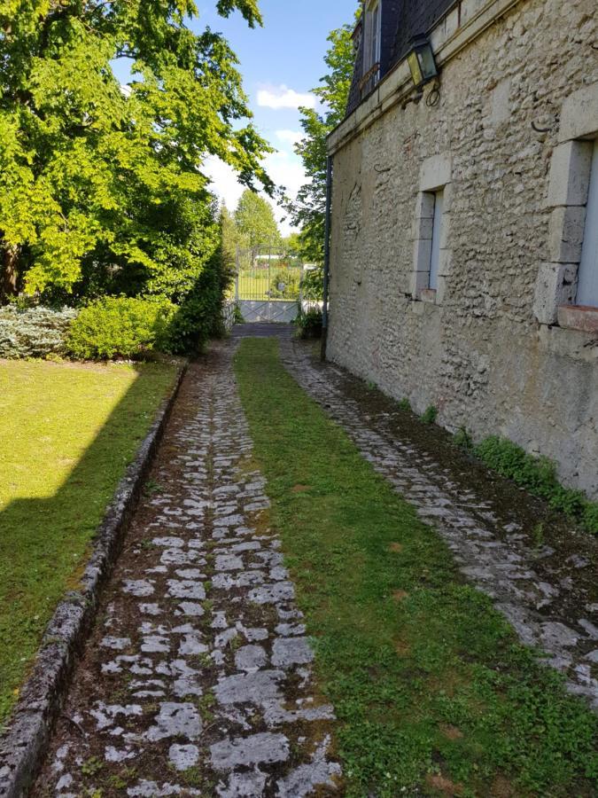 Le Cloitre Saint-Liphard Bed & Breakfast Мьон-сюр-Лоар Екстериор снимка